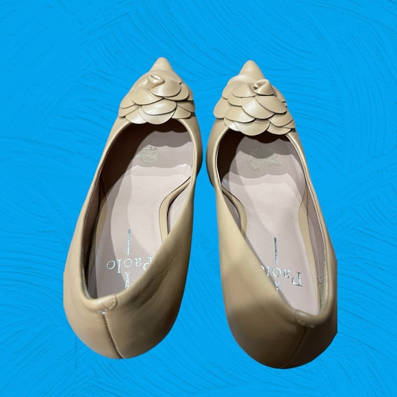 Linda Paolo tan heels with floral leather appliqué - Picture 6 of 9